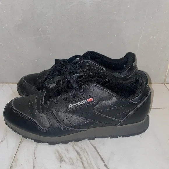 Girls Reebok Classic Black Shoes Size 4.5 - Picture 4 of 8